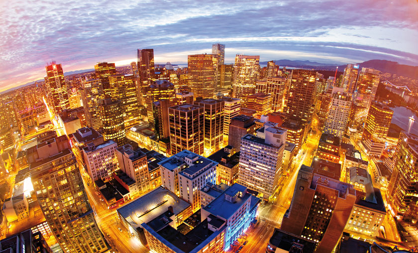 Overzicht van de stad Vancouver tijdens de avond