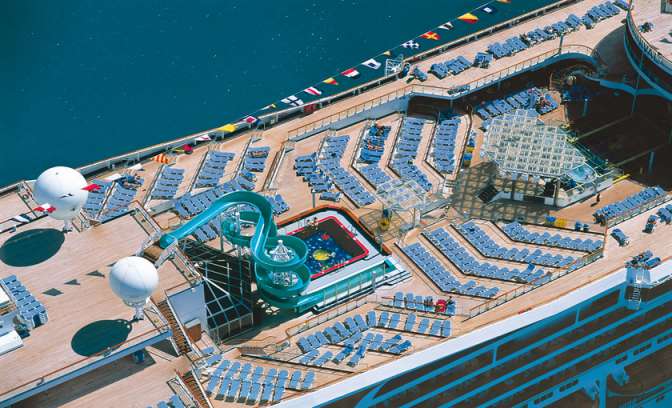 Overzicht van het dek van Carnival Triumph 