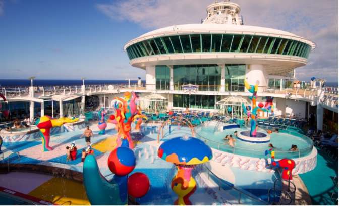 Zwembad voor kinderen op bovendek van Freedom of the Seas