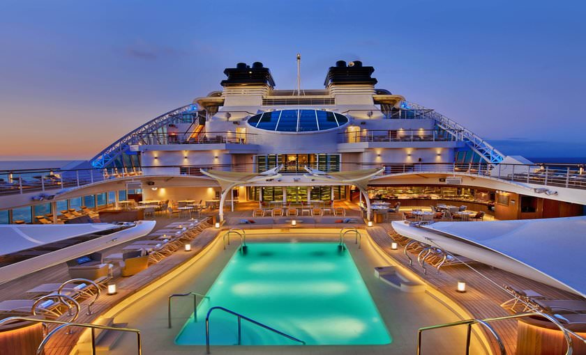 Waanzinnig mooi dek met zwembad op Seabourn Encore