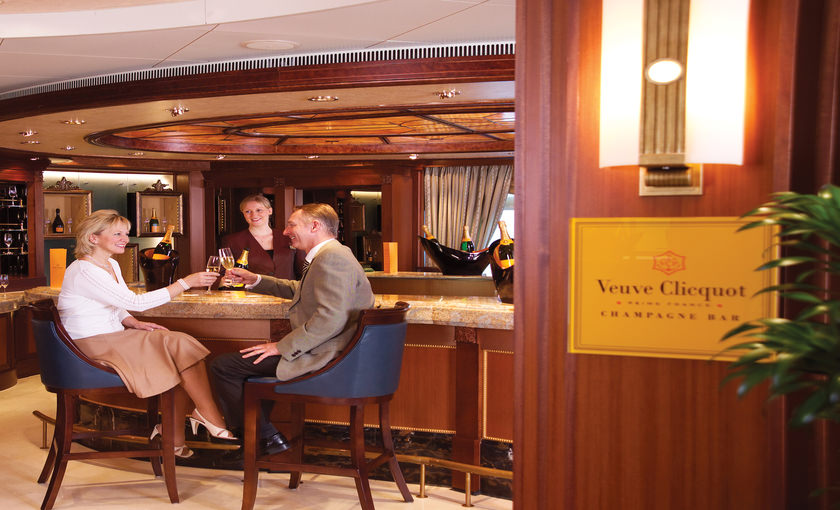 Veuve Cliquot champagnebar op de Queen Victoria