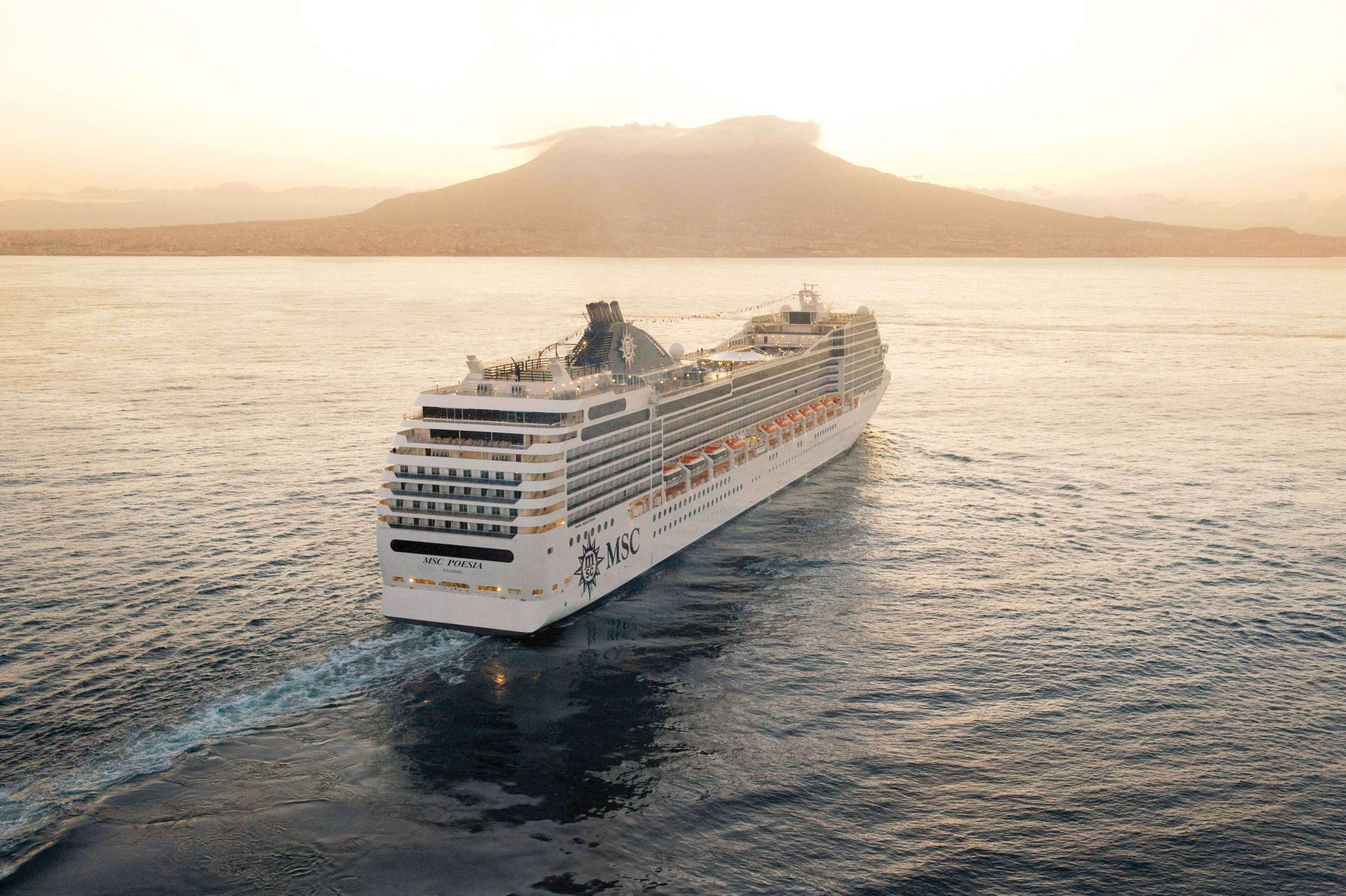Het volledige schip de MSC Poesia