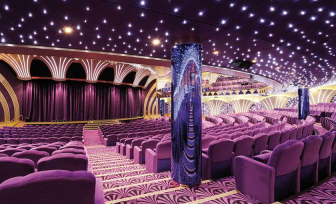 De theaterzaal op de MSC Poesia