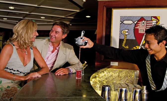 Een cocktailbar op de Azamara Quest van Azamara club cruises