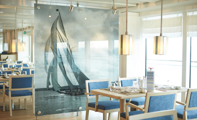 Yachtclub restaurant op Europa 2 van Hapag Lloyd
