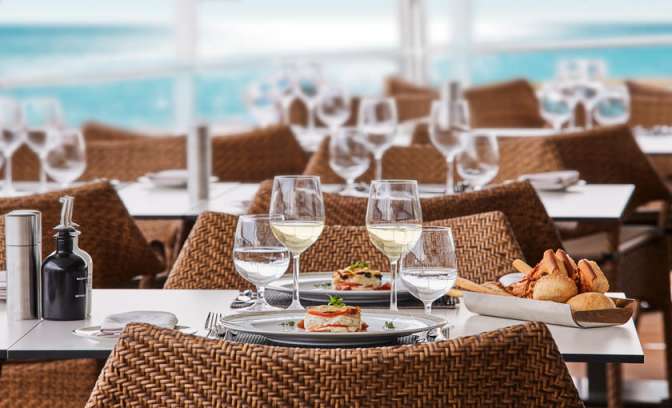 terras bij het pooldeck Silver Muse