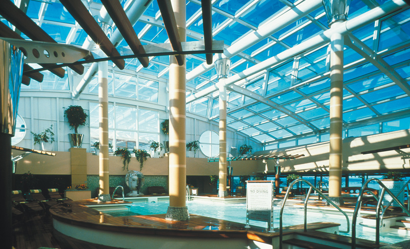 Zwembad van Celebrity Infinity