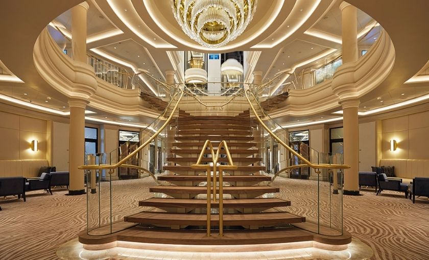 Atrium van Seven Seas Splendor