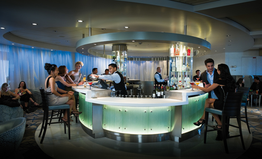 Een Martini bar aan boord van cruiseschip Celebrity Constellation