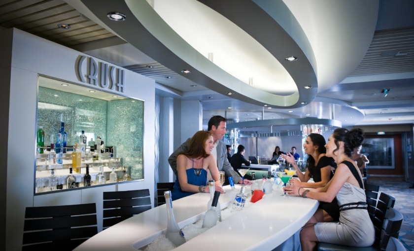 Een cocktailbar op de Celebrity Constellationi