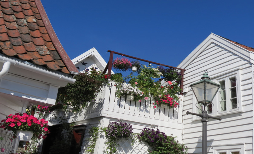Een huisje met blpemen in Stavanger